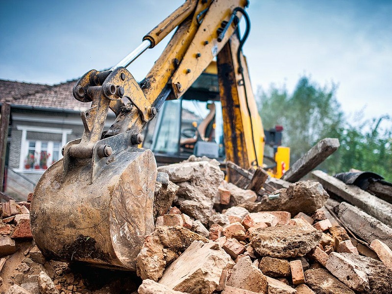 Снос здания: ТОП причин, почему стоит довериться специалистам