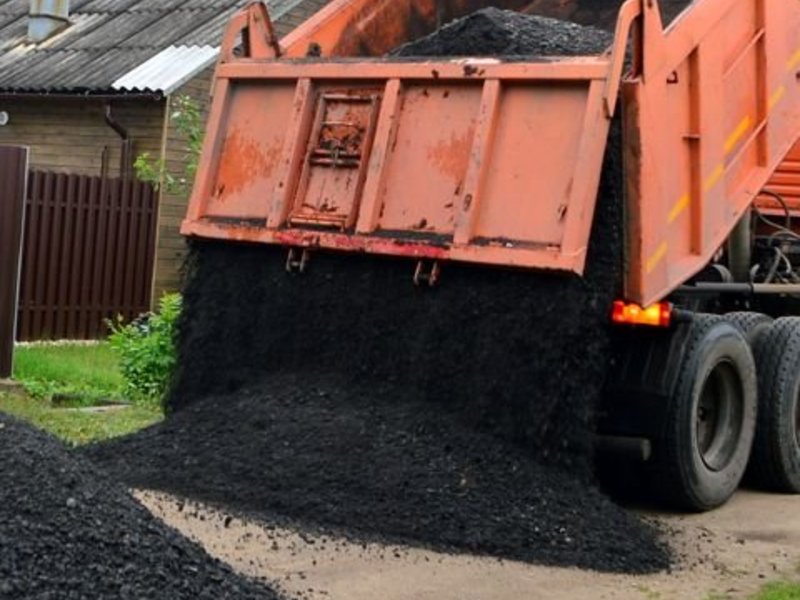 Процесс укладки асфальтовой крошки