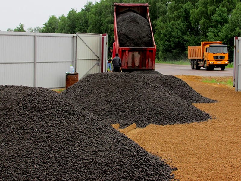 Асфальтогранулят — спасение для загородных дорог весной